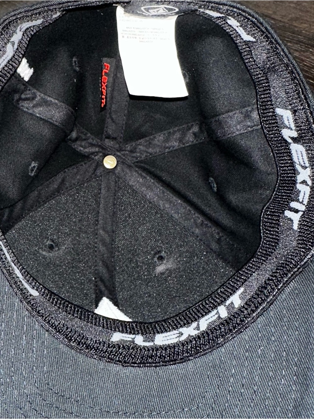NEW Volcom Black Youth Flexfit Cap with White Stone Logo - Picture 6 of 11
